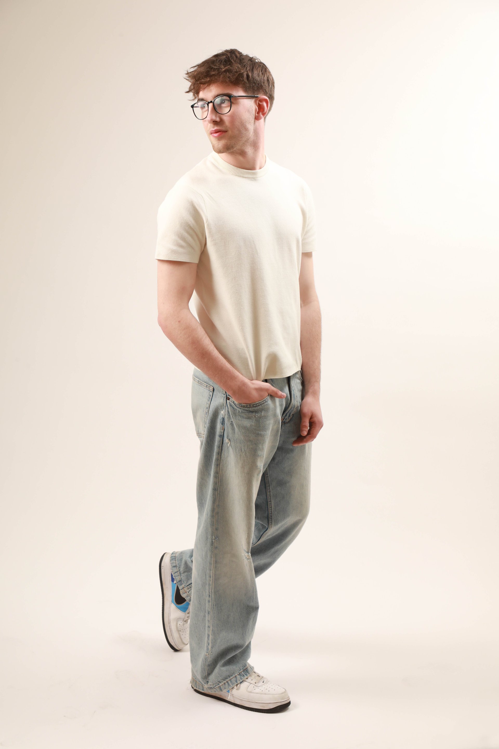Monty Beldon casual fashion over shoulder pose UK model portfolio